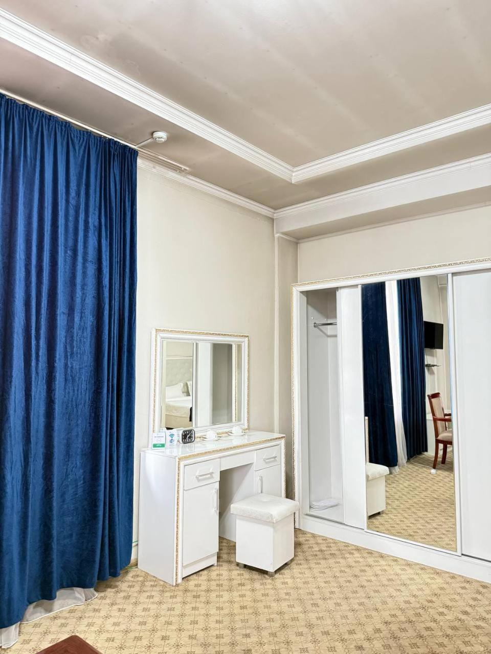 Sultan Jalal-Abad Hotel Екстериор снимка